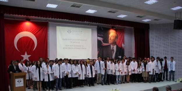 İkçü Tıp Fakültesi Öğrencileri Doktorluğa İlk Adımı Attı