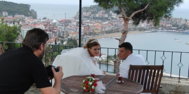 Gelin Ve Damat Adayları Fotoğraf Çektirmek İçin Amasra’ya Akın Ediyor