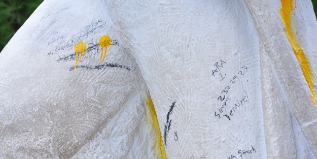 Saruhanbey Heykeline Büyük Saygısızlık