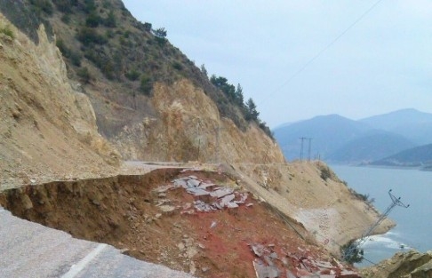 Kargı’da Toprak Kayması Sonucunda 10 Köyle Ulaşım Kesildi