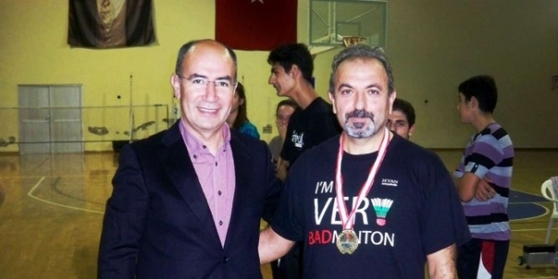 Ayvalık’ta Badminton Cumhuriyet Turnuvası Gerçekleştirildi