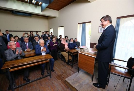 Başbakan'dan o dizi setine sürpriz ziyaret