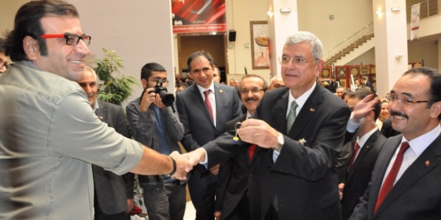 Bakan Bozkır'a sürpriz hediye