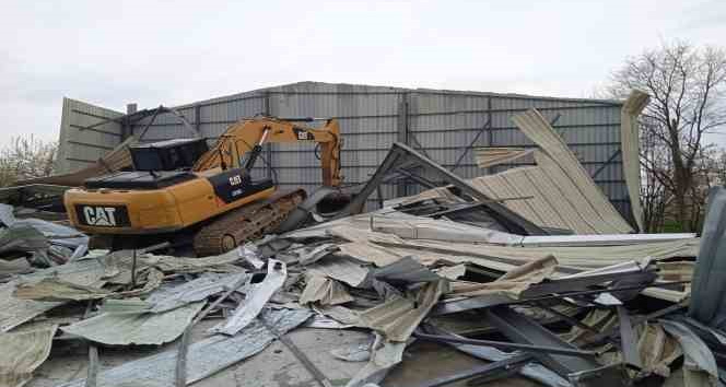 Nilüfer'de kaçak fabrikalar yıkıldı