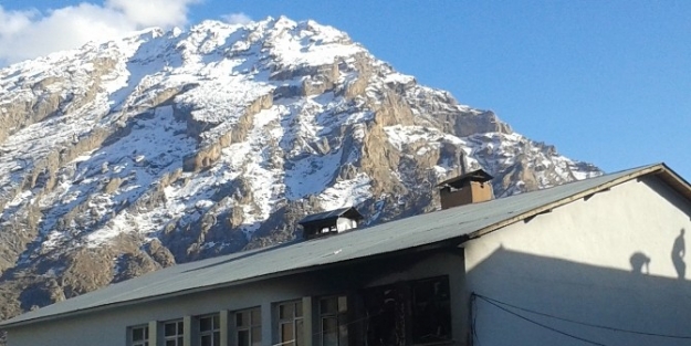 Hakkari’de Okul Onarımları Sürüyor