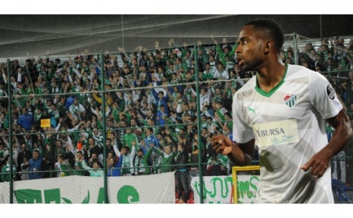 Bakambu galibiyeti taraftara bağladı!