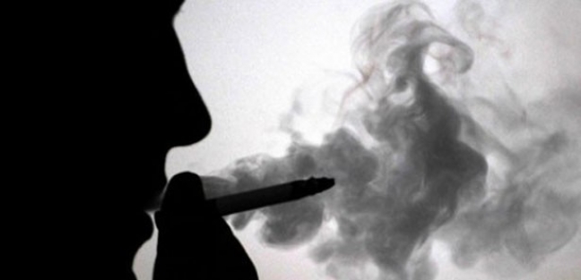 Yatalak hasta kendini yaktı!