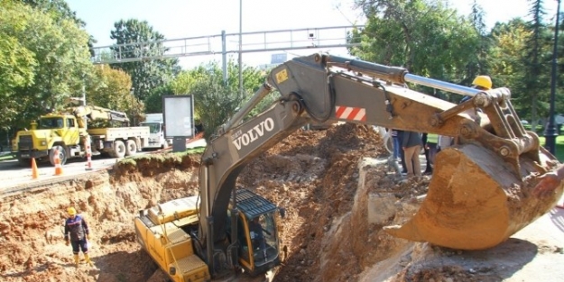 Gazi Muhtarpaşa’da Alt Yapı Yenileme Çalişmalari Başladı