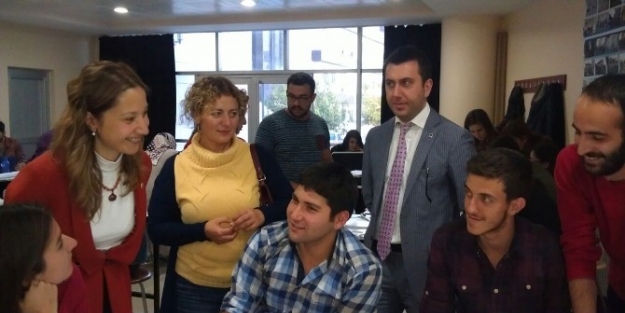 Derya Bakbak Kamil Ocak  Stadyum Çaliştayinda Öğrencilerle Biraraya Geldi