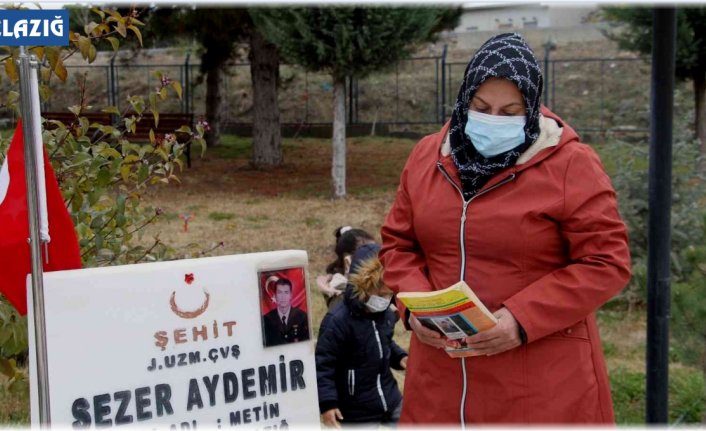 Şehit annesi oğlu için türkü yazdı, dinleyenler duygulandı