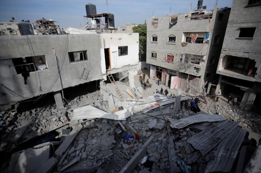 İsrail, Gazze'yi Hedef Alan Hava Saldırılarında Yüzlerce Can Kaybına Yol Açtı