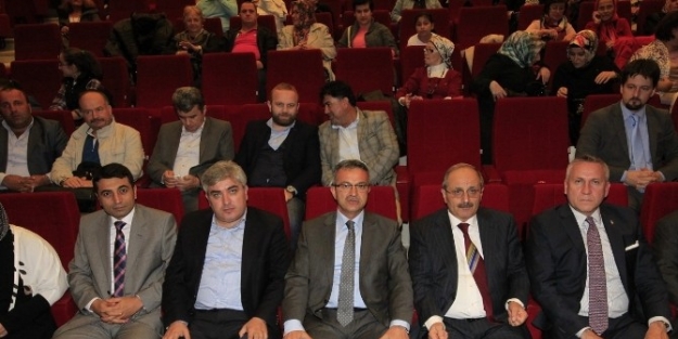 Macar Resitali Ayakta Alkışlandı