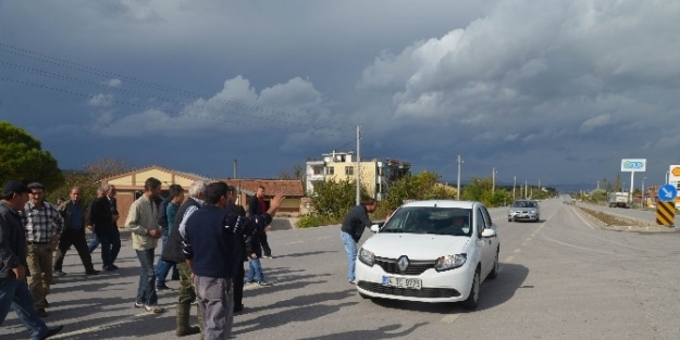 Ölüm Kavşağındaki Kazalara İsyan Eden Köylüler Yol Kapattı
