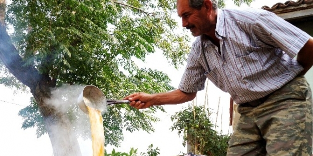 Sarıgöl’de Evlerde Şifa Hazırlanıyor