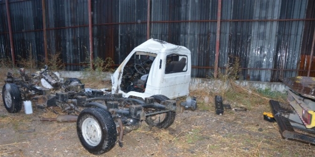 Turgutlu’da Oto Hırsızlık Şebekesine Darbe