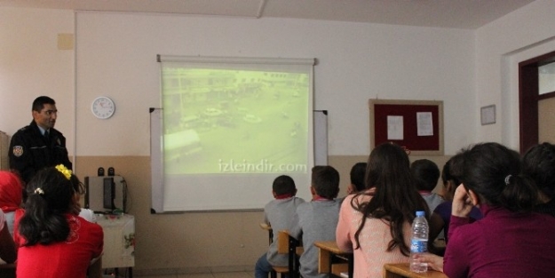 Polisten Okullarda Trafik Eğitimi