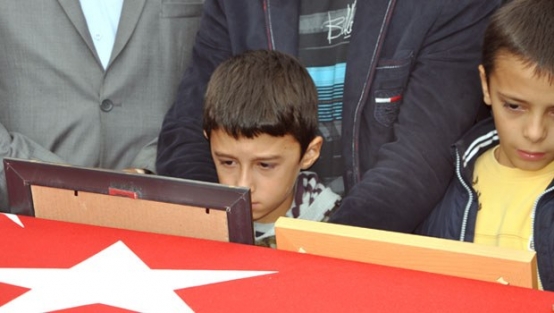 Şehit babasına son kez baktı...