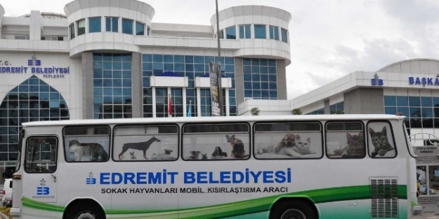Edremit’te Seyyar Mobil Hayvan Hastanesi Hizmete Girdi