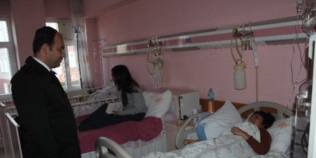 Göksu, Mantardan Zehirlenen Çocuklari Ziyaret Etti