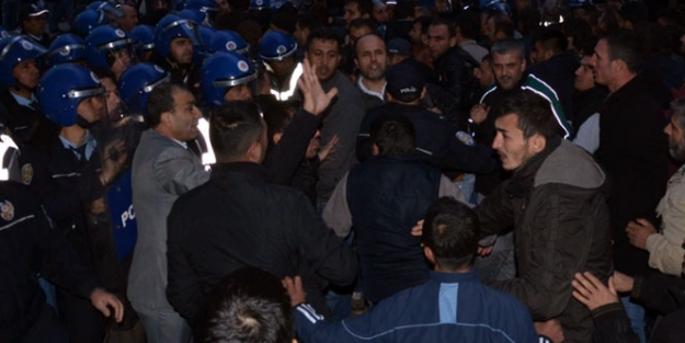 Somalı madenciler isyan etti