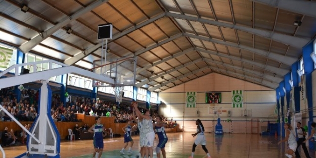 Urla Edaspor Liderliğini Sürdürdü