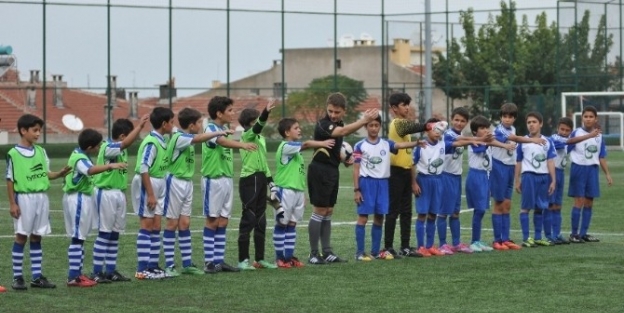 Yıldızspor , Denizli Ve İzmir’de Maçlara Çikti