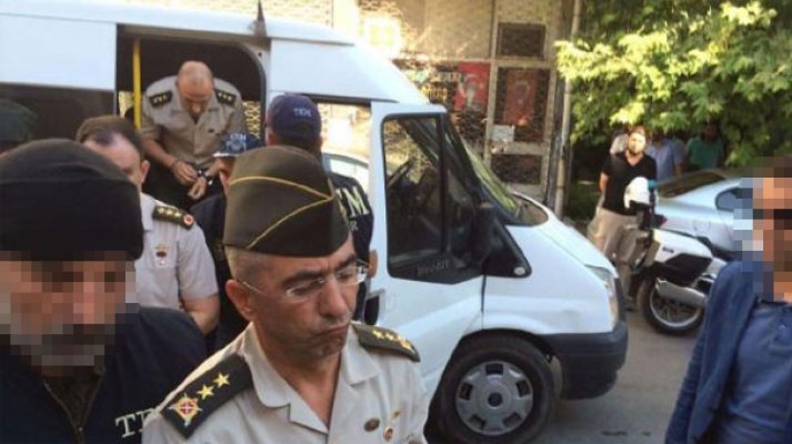 "Sıkıyönetim komutanıyım, hepinizi öldürtürüm"