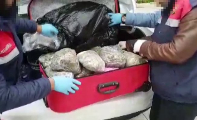 İstanbul’da otomobilin bagajından 13 kilo uyuşturucu çıktı