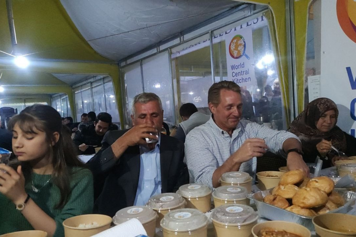 ABD Büyükelçisi Flake, İslahiye'de depremzedelerle iftar yaptı