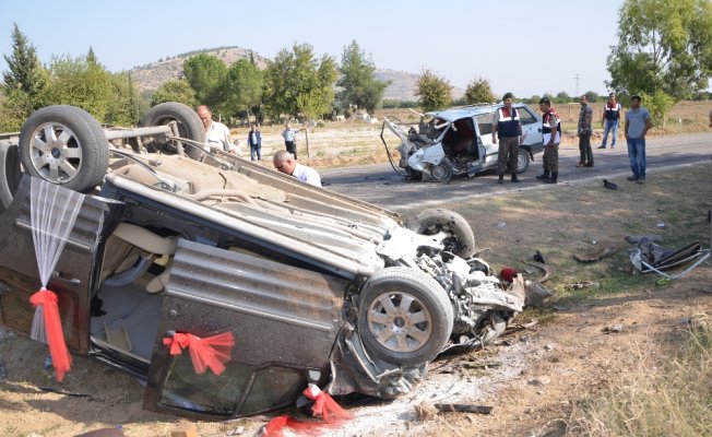 Gelin arabası ile otomobil çarpıştı: 1 ölü, 3 yaralı