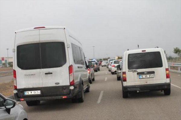 300 araçlık konvoyla uğurladılar