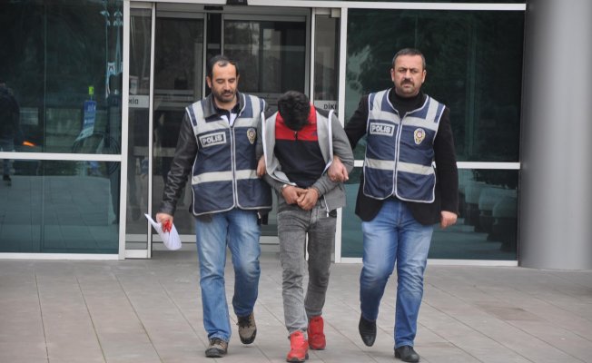 Bursa'da bir motosiklete 4 kişi binen hırsızlar...