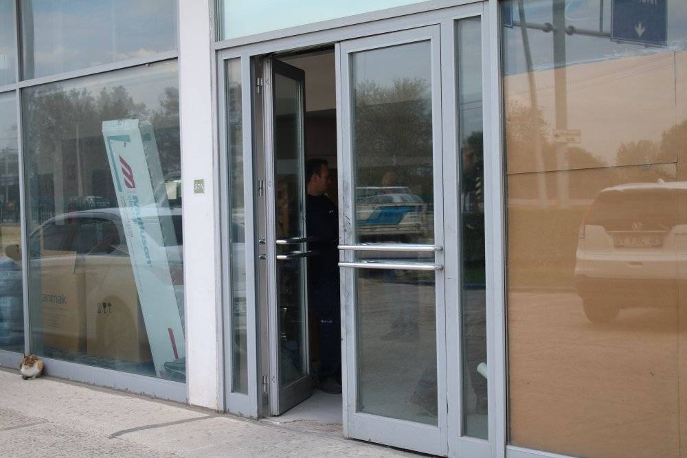 Bursa'da at arabalı hırsızlar güvenlik kameralarına yakalandı