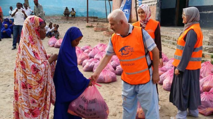 Mazlumlara 'yardım' dediler milyonları iç ettiler!