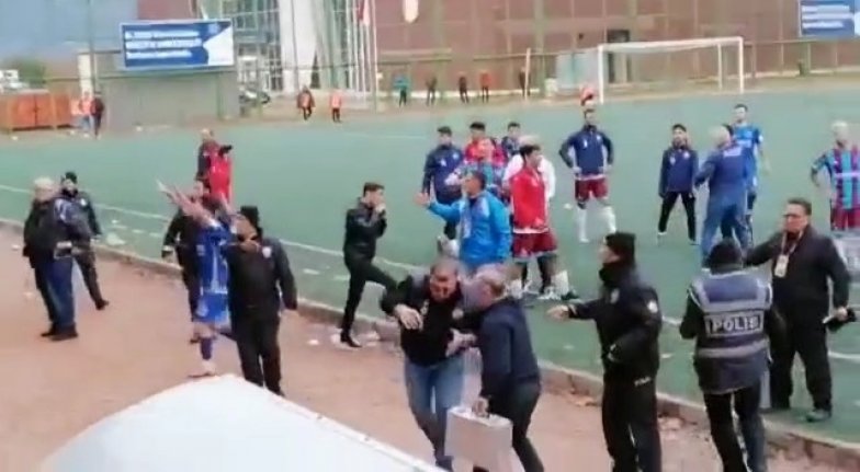 Bursa'da amatör maçta olay çıktı! Bir polis ile bir futbolcu yaralandı