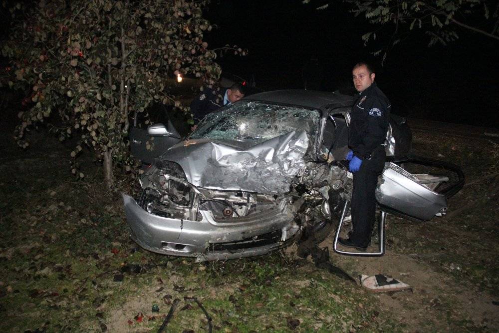 Bursa'da iki araç kafa kafaya çarpıştı!