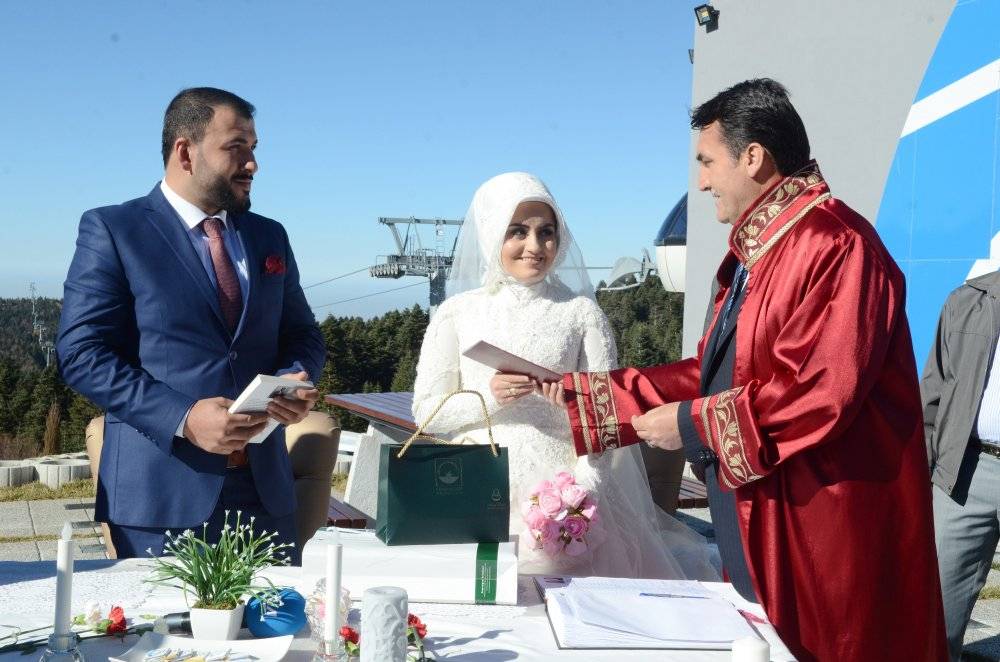 Uludağ'ın zirvesinde nikah sürprizi!