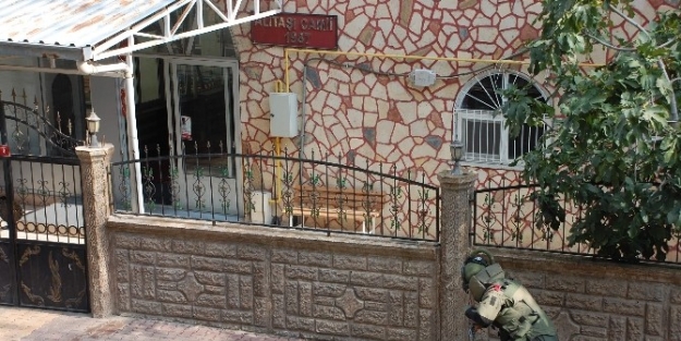 Cami Girişinde Şüpheli Çanta Paniği