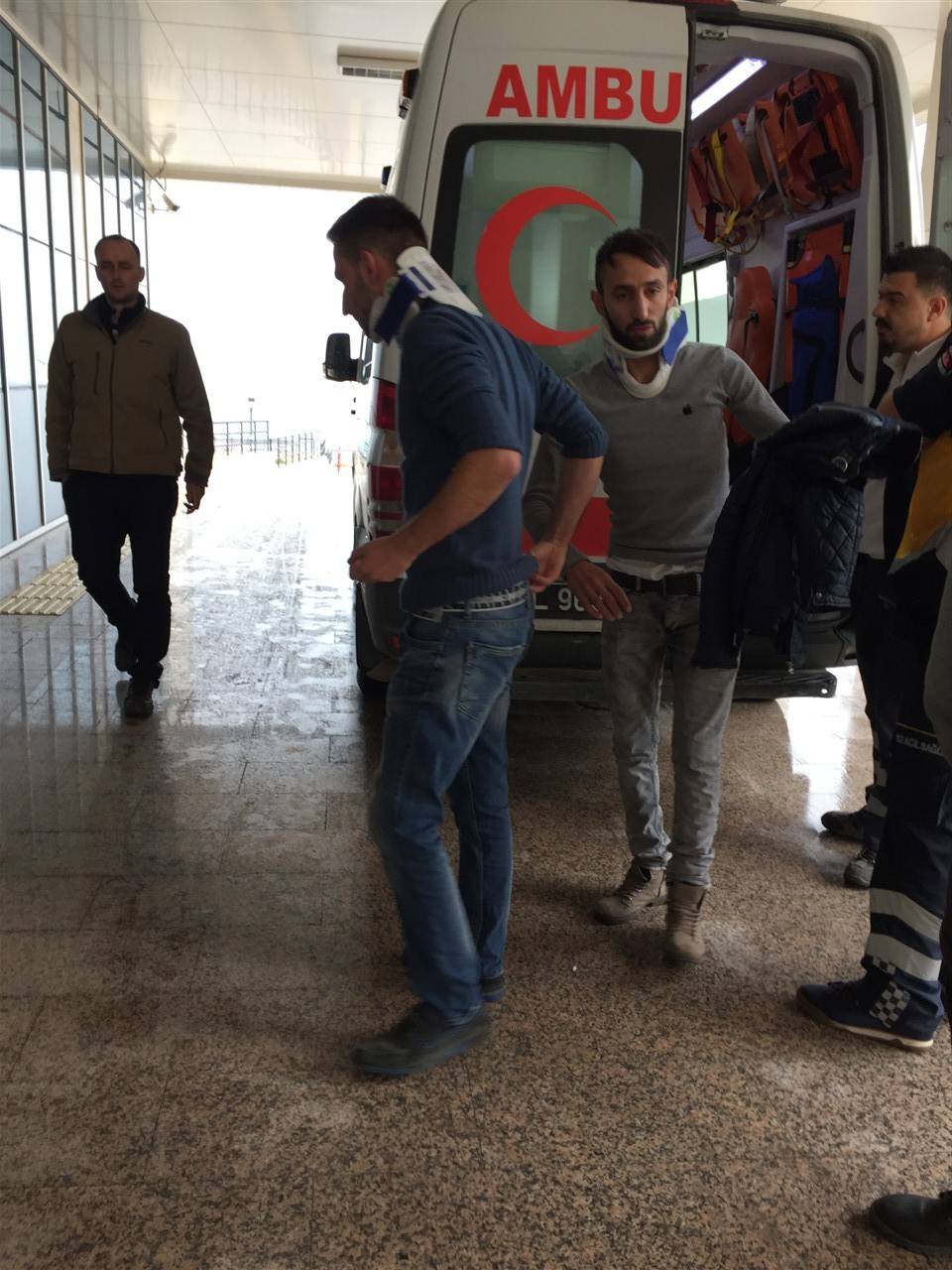 Korkunç kazada gençler ölümden döndü