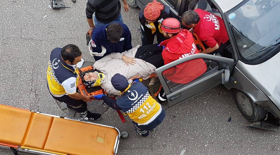 Mucizevi kurtuluş! 4 takla attı burnu bile kanamadı