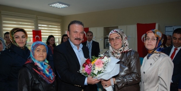 İzmit Belediyesi’nin Eğitime Katkıları Sürüyor