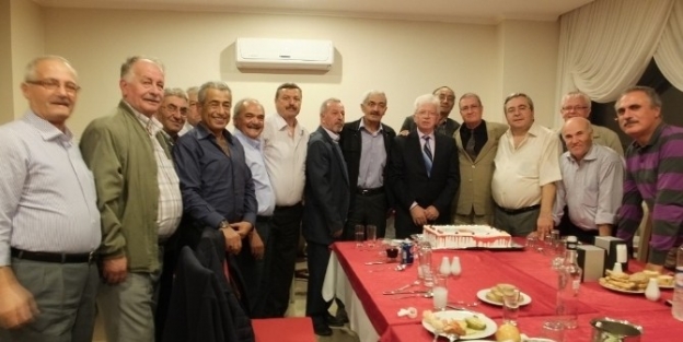 42 Yıl Sonra Buluşan Okul Arkadaşları Birbirlerini Tanımakta Zorlandı