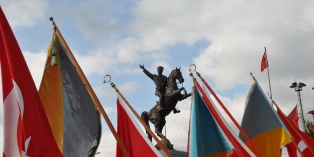 Edremit’te 29 Ekim Kutlamaları