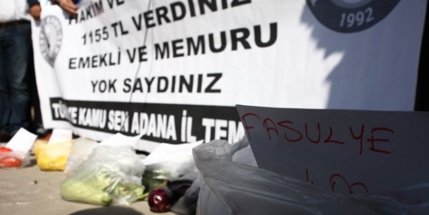 Zam İsteyen Sendikacılardan Sebzeli Eylem