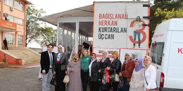 Arapgir Ak Parti Kadın Kolları Kan Bağışı Kampanyasına Destek Verdi