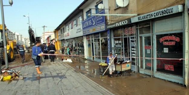 Sivas’ta Şebeke Suyu Borusu Patladı