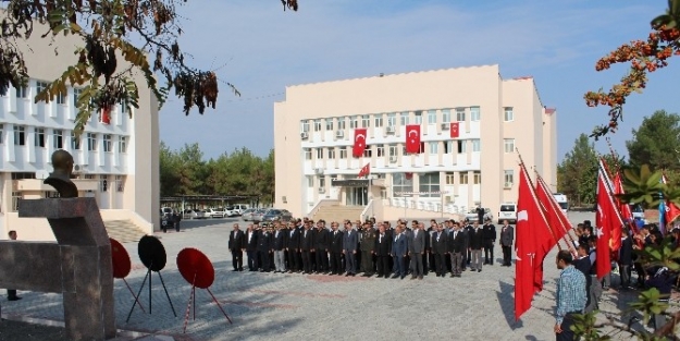 Samsat’ta Cumhuriyet Bayramı Çelenk Koyma Töreni Düzenlendi