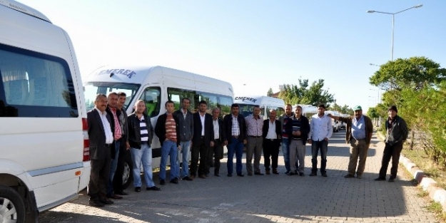 Minibüsçüler, İlçe Milli Eğitim Müdürlüğü’nü Protesto Etti