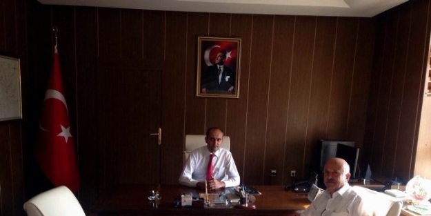 Yazar Bayraktaroğlu’ndan Kaymakam Özbey’e Ziyaret