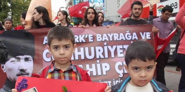 “atatürk’e, Bayrağa Ve Cumhuriyete Sahip Çik” Yürüyüşü